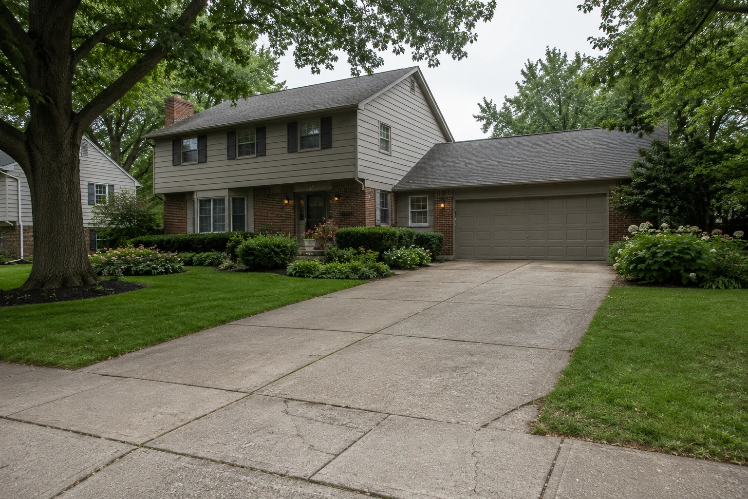 Concrete driveway contractor working in Newark Ohio